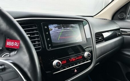 Mitsubishi Outlander III рестайлинг 3, 2021 год, 2 635 000 рублей, 13 фотография