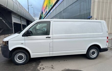 Volkswagen Transporter T5 рестайлинг, 2013 год, 1 780 000 рублей, 2 фотография