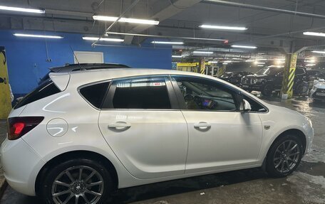 Opel Astra J, 2011 год, 995 000 рублей, 1 фотография