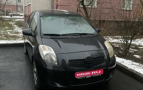 Toyota Yaris III рестайлинг, 2007 год, 710 000 рублей, 1 фотография