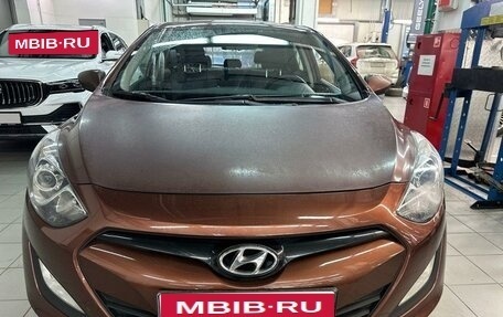 Hyundai i30 II рестайлинг, 2013 год, 1 097 000 рублей, 2 фотография