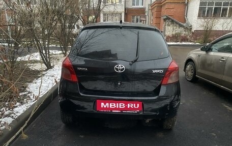 Toyota Yaris III рестайлинг, 2007 год, 710 000 рублей, 5 фотография