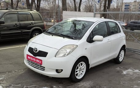 Toyota Yaris III рестайлинг, 2008 год, 630 000 рублей, 1 фотография