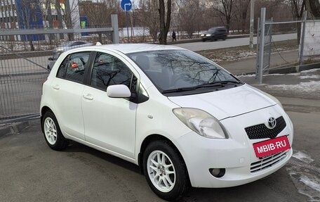 Toyota Yaris III рестайлинг, 2008 год, 630 000 рублей, 3 фотография