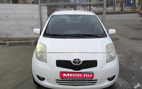 Toyota Yaris III рестайлинг, 2008 год, 630 000 рублей, 2 фотография