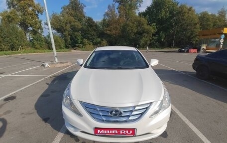 Hyundai Sonata VI, 2011 год, 1 150 000 рублей, 1 фотография