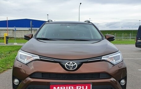 Toyota RAV4, 2017 год, 2 900 000 рублей, 5 фотография