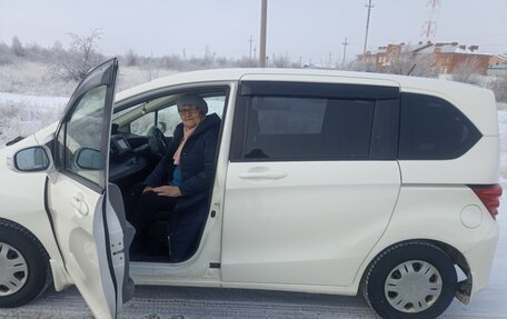 Honda Freed I, 2010 год, 1 300 000 рублей, 5 фотография