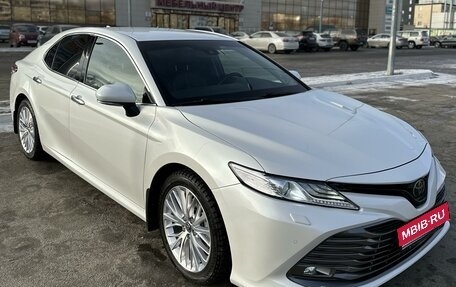 Toyota Camry, 2021 год, 3 950 000 рублей, 1 фотография