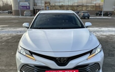 Toyota Camry, 2021 год, 3 950 000 рублей, 2 фотография