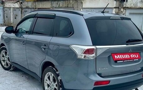 Mitsubishi Outlander III рестайлинг 3, 2012 год, 1 540 000 рублей, 2 фотография