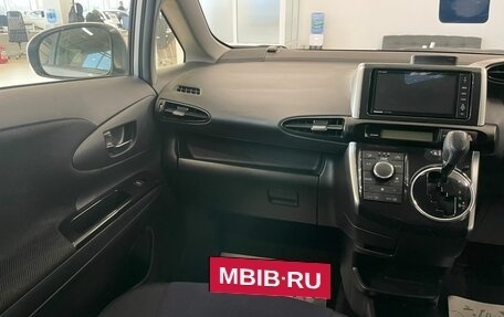 Toyota Wish II, 2012 год, 1 779 000 рублей, 14 фотография