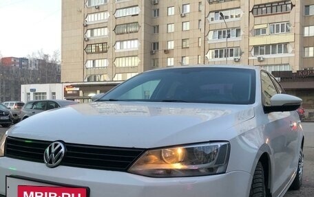 Volkswagen Jetta VI, 2013 год, 1 150 000 рублей, 2 фотография