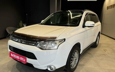 Mitsubishi Outlander III рестайлинг 3, 2013 год, 1 700 000 рублей, 2 фотография