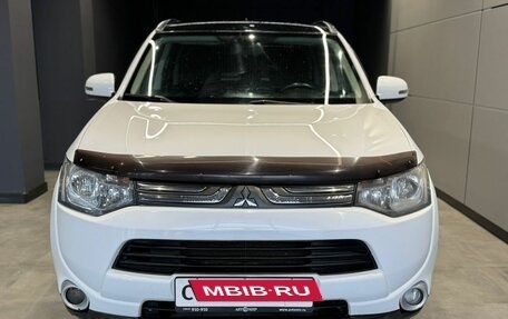 Mitsubishi Outlander III рестайлинг 3, 2013 год, 1 700 000 рублей, 3 фотография