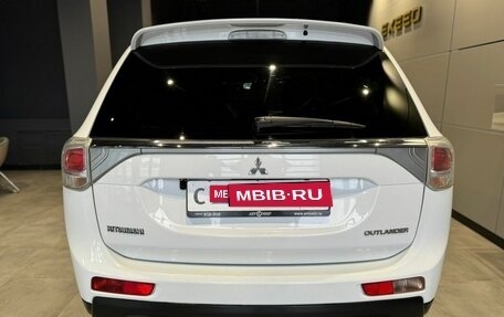 Mitsubishi Outlander III рестайлинг 3, 2013 год, 1 700 000 рублей, 6 фотография