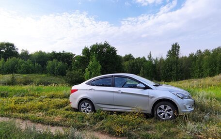 Hyundai Solaris II рестайлинг, 2015 год, 1 500 000 рублей, 3 фотография