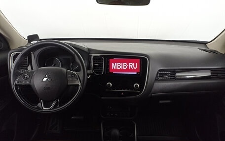 Mitsubishi Outlander III рестайлинг 3, 2021 год, 3 406 000 рублей, 14 фотография