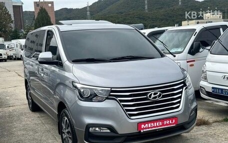 Hyundai Grand Starex Grand Starex I рестайлинг 2, 2020 год, 2 870 000 рублей, 2 фотография