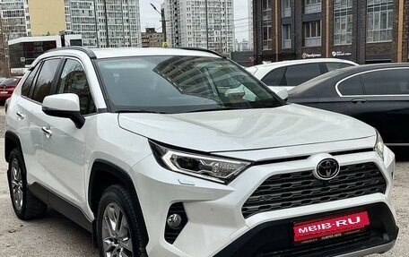 Toyota RAV4, 2022 год, 4 195 000 рублей, 2 фотография