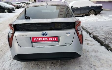 Toyota Prius IV XW50, 2017 год, 1 850 000 рублей, 3 фотография