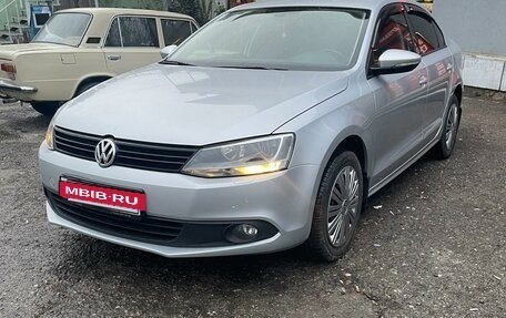 Volkswagen Jetta VI, 2011 год, 1 200 000 рублей, 2 фотография