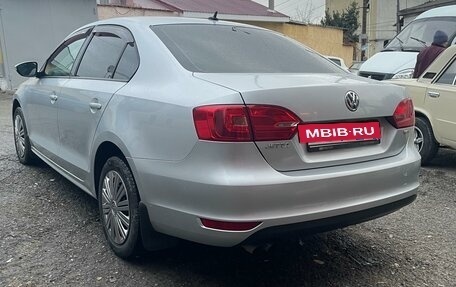 Volkswagen Jetta VI, 2011 год, 1 200 000 рублей, 4 фотография