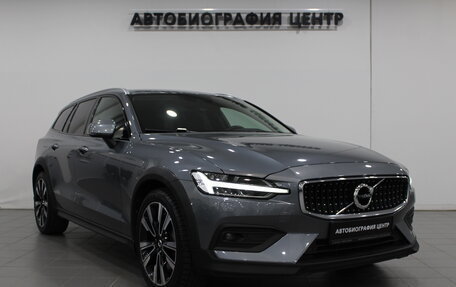 Volvo V60 Cross Country II, 2021 год, 4 190 000 рублей, 3 фотография