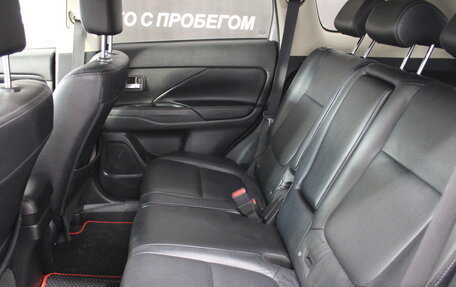 Mitsubishi Outlander III рестайлинг 3, 2017 год, 2 328 000 рублей, 9 фотография