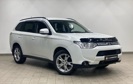 Mitsubishi Outlander III рестайлинг 3, 2014 год, 1 560 000 рублей, 2 фотография