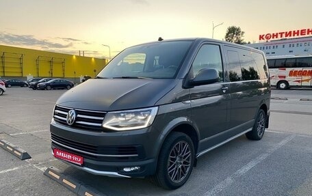 Volkswagen Multivan T6 рестайлинг, 2017 год, 4 300 000 рублей, 1 фотография