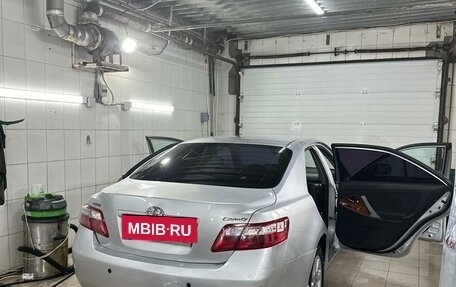 Toyota Camry, 2009 год, 900 000 рублей, 2 фотография