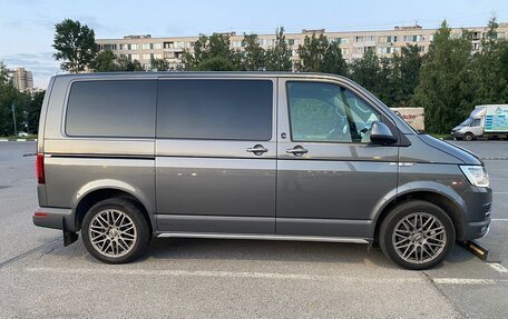 Volkswagen Multivan T6 рестайлинг, 2017 год, 4 300 000 рублей, 3 фотография