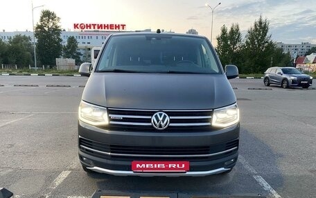 Volkswagen Multivan T6 рестайлинг, 2017 год, 4 300 000 рублей, 4 фотография