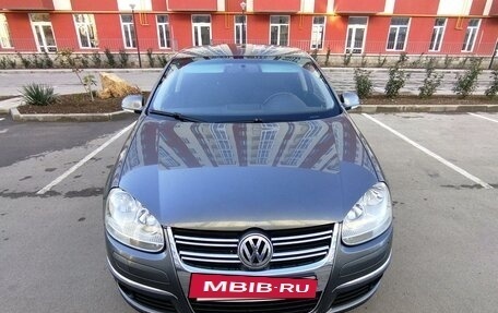 Volkswagen Jetta VI, 2010 год, 750 000 рублей, 2 фотография