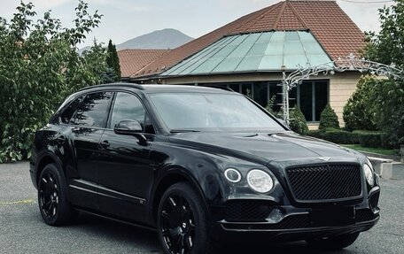 Bentley Bentayga I, 2016 год, 12 000 000 рублей, 2 фотография