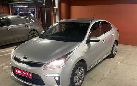 KIA Rio IV, 2018 год, 950 000 рублей, 1 фотография