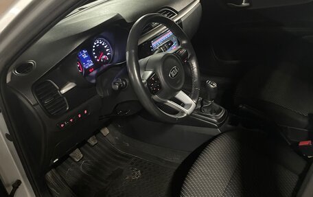 KIA Rio IV, 2018 год, 950 000 рублей, 9 фотография