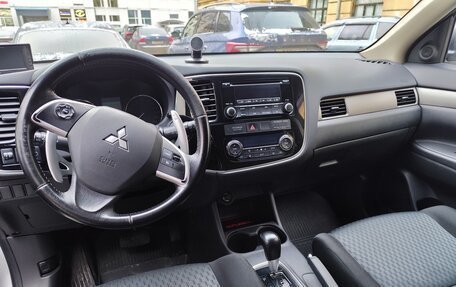 Mitsubishi Outlander III рестайлинг 3, 2014 год, 1 460 000 рублей, 6 фотография