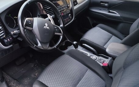 Mitsubishi Outlander III рестайлинг 3, 2014 год, 1 460 000 рублей, 5 фотография