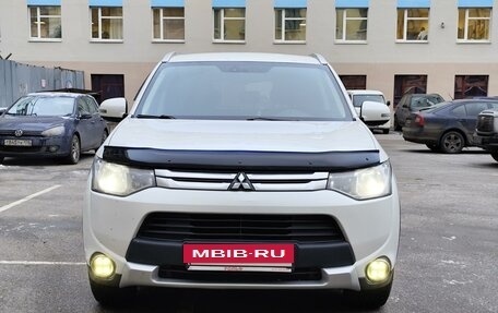 Mitsubishi Outlander III рестайлинг 3, 2014 год, 1 460 000 рублей, 3 фотография