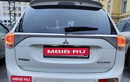 Mitsubishi Outlander III рестайлинг 3, 2014 год, 1 460 000 рублей, 4 фотография