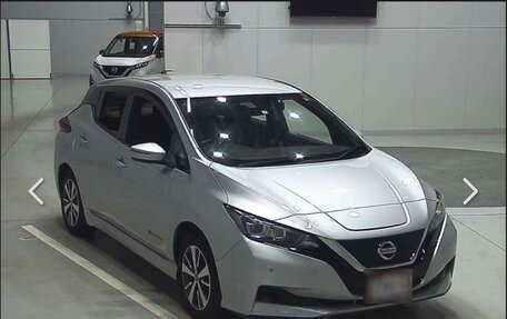 Nissan Leaf II, 2019 год, 2 000 000 рублей, 16 фотография