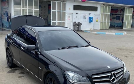 Mercedes-Benz C-Класс, 2011 год, 1 900 000 рублей, 2 фотография