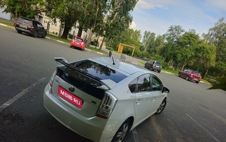 Toyota Prius, 2011 год, 1 050 000 рублей, 2 фотография