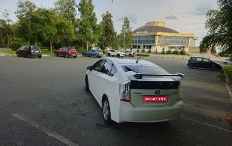 Toyota Prius, 2011 год, 1 050 000 рублей, 4 фотография