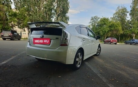 Toyota Prius, 2011 год, 1 050 000 рублей, 3 фотография