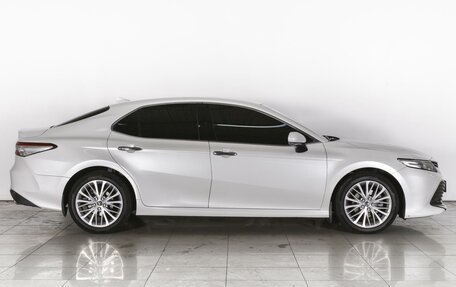 Toyota Camry, 2019 год, 3 150 000 рублей, 5 фотография