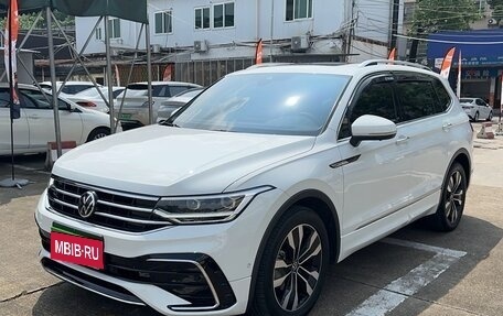 Volkswagen Tiguan II, 2021 год, 2 518 000 рублей, 1 фотография