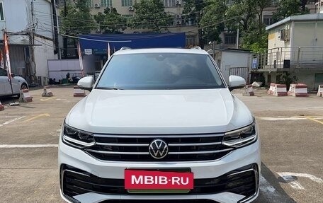 Volkswagen Tiguan II, 2021 год, 2 518 000 рублей, 6 фотография